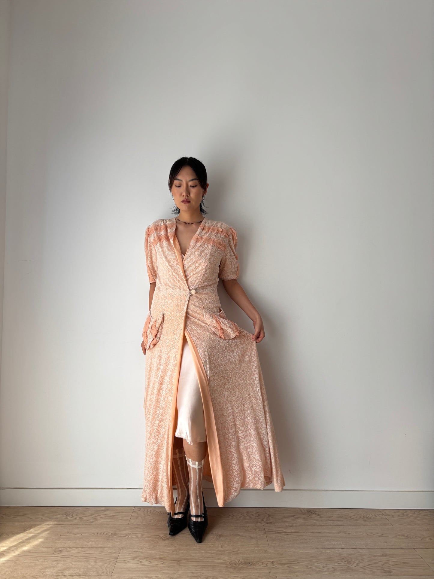 1930s 1940s Antique Vintage Pale Pink Silk Heavy Lace Nightgown Lingerie Robe