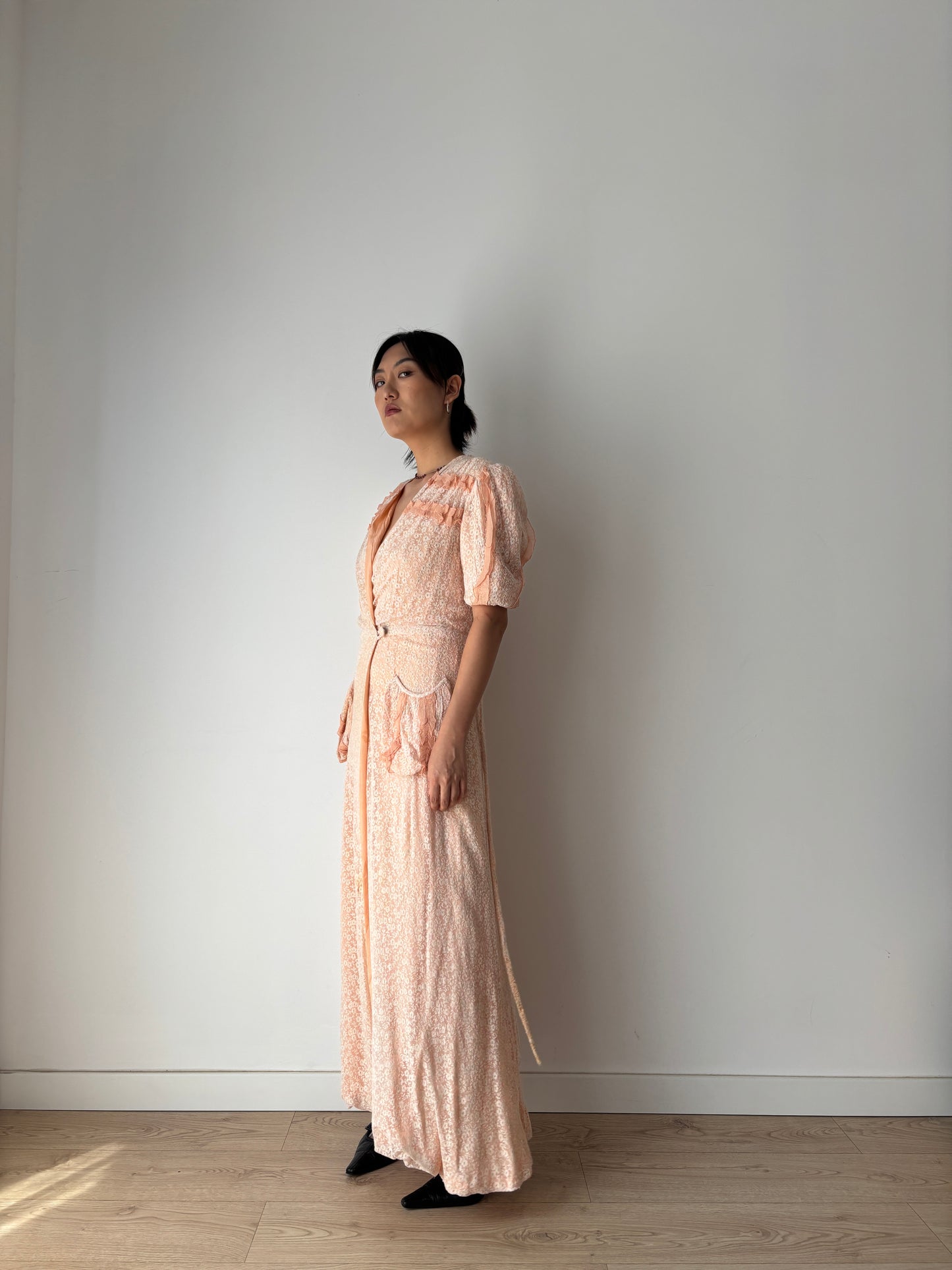 1930s 1940s Antique Vintage Pale Pink Silk Heavy Lace Nightgown Lingerie Robe