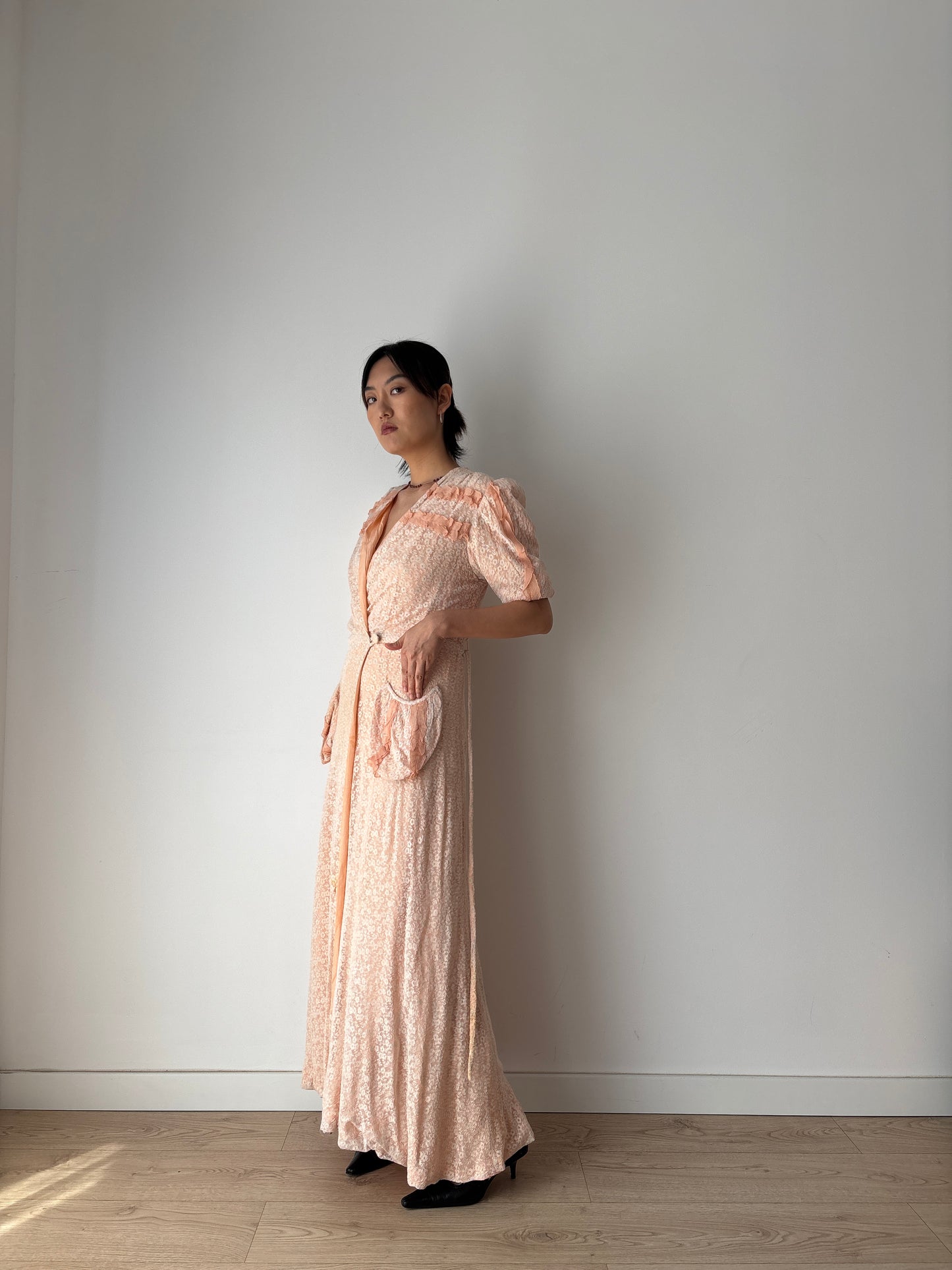 1930s 1940s Antique Vintage Pale Pink Silk Heavy Lace Nightgown Lingerie Robe