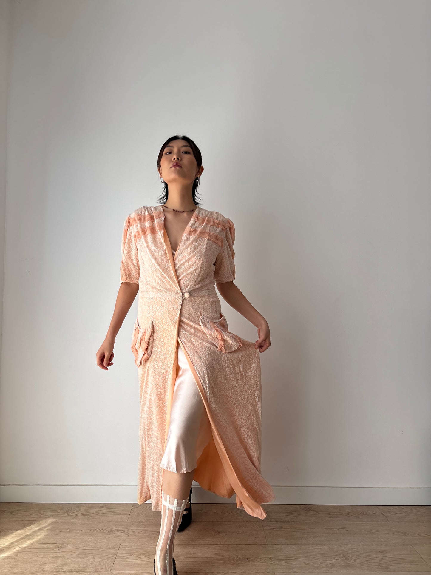 1930s 1940s Antique Vintage Pale Pink Silk Heavy Lace Nightgown Lingerie Robe