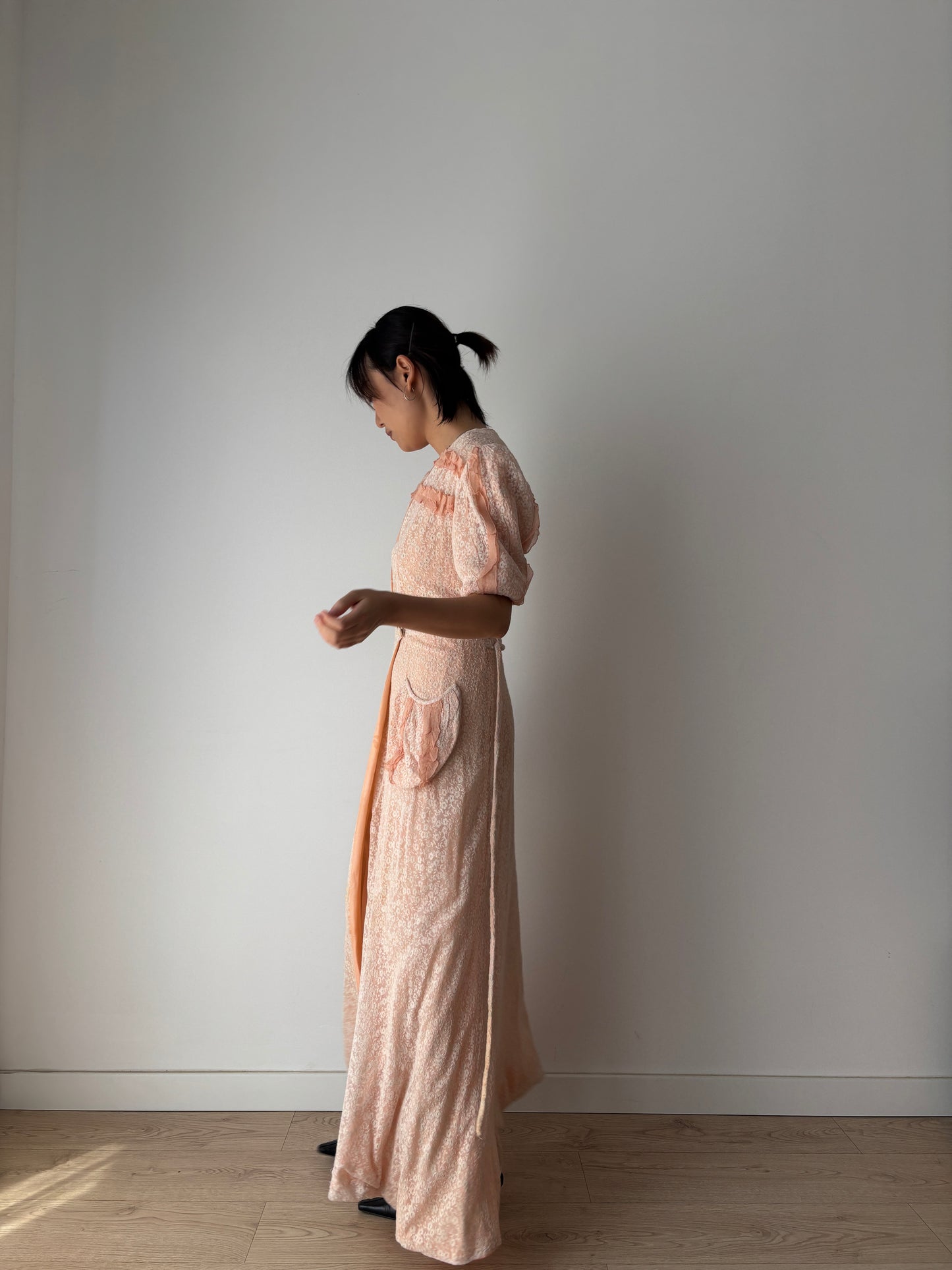 1930s 1940s Antique Vintage Pale Pink Silk Heavy Lace Nightgown Lingerie Robe