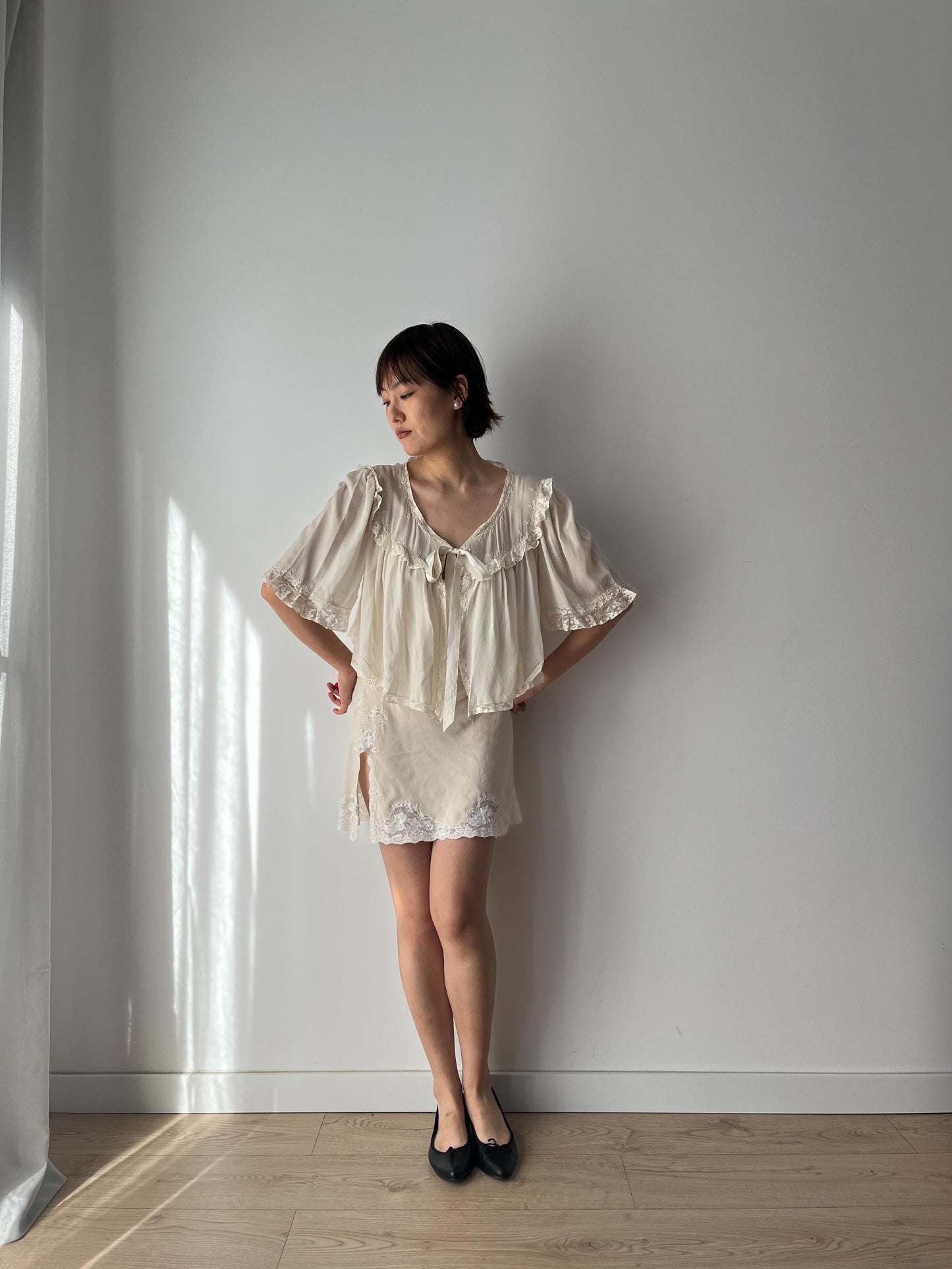 1940s 1930s white pure silk crepe antique heavy lace hand embroidered bed jacket