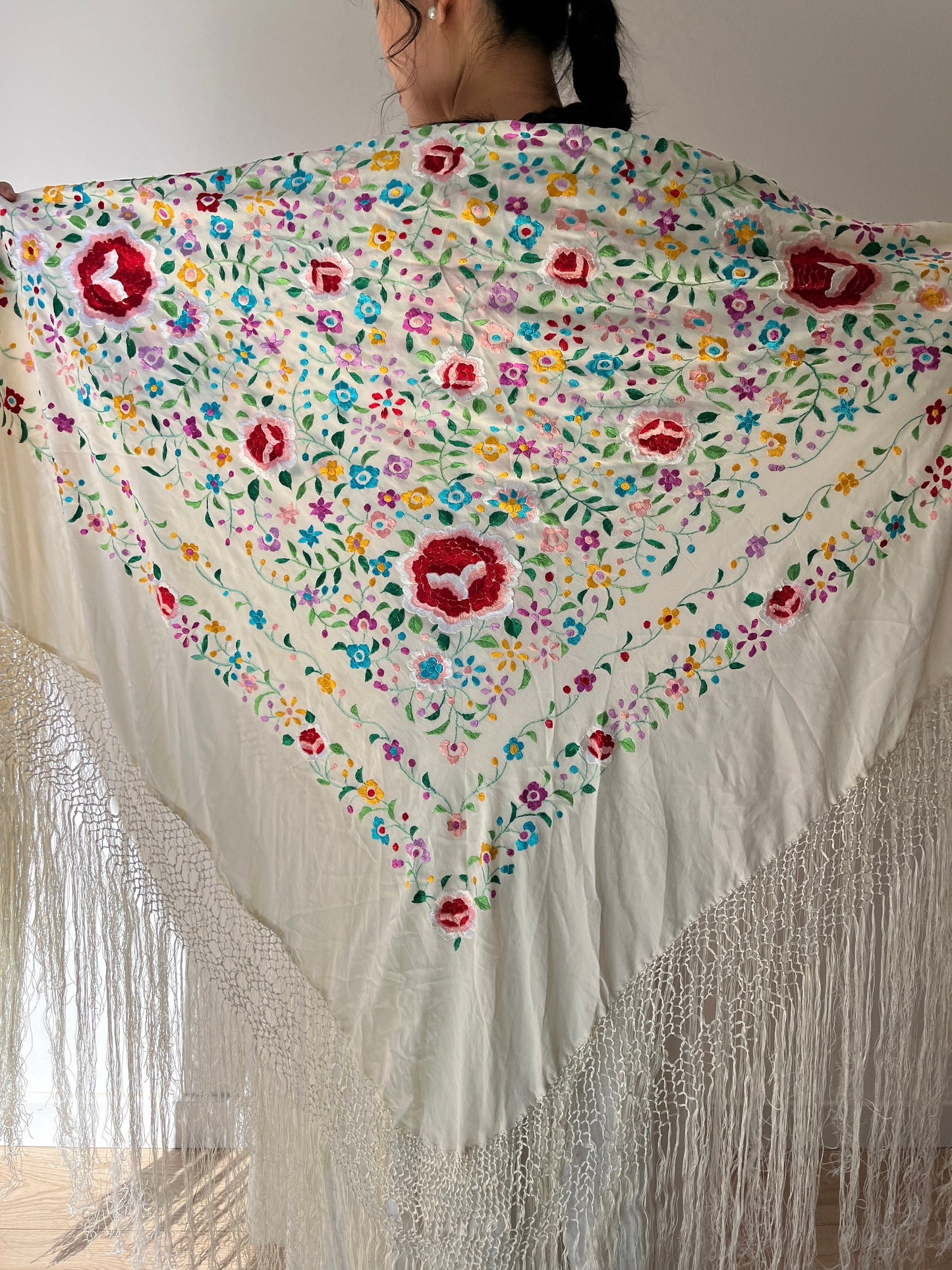1920s Antique piano shawl, Ivory Silk Canton Floral Embroidered Piano Fringed Shawl