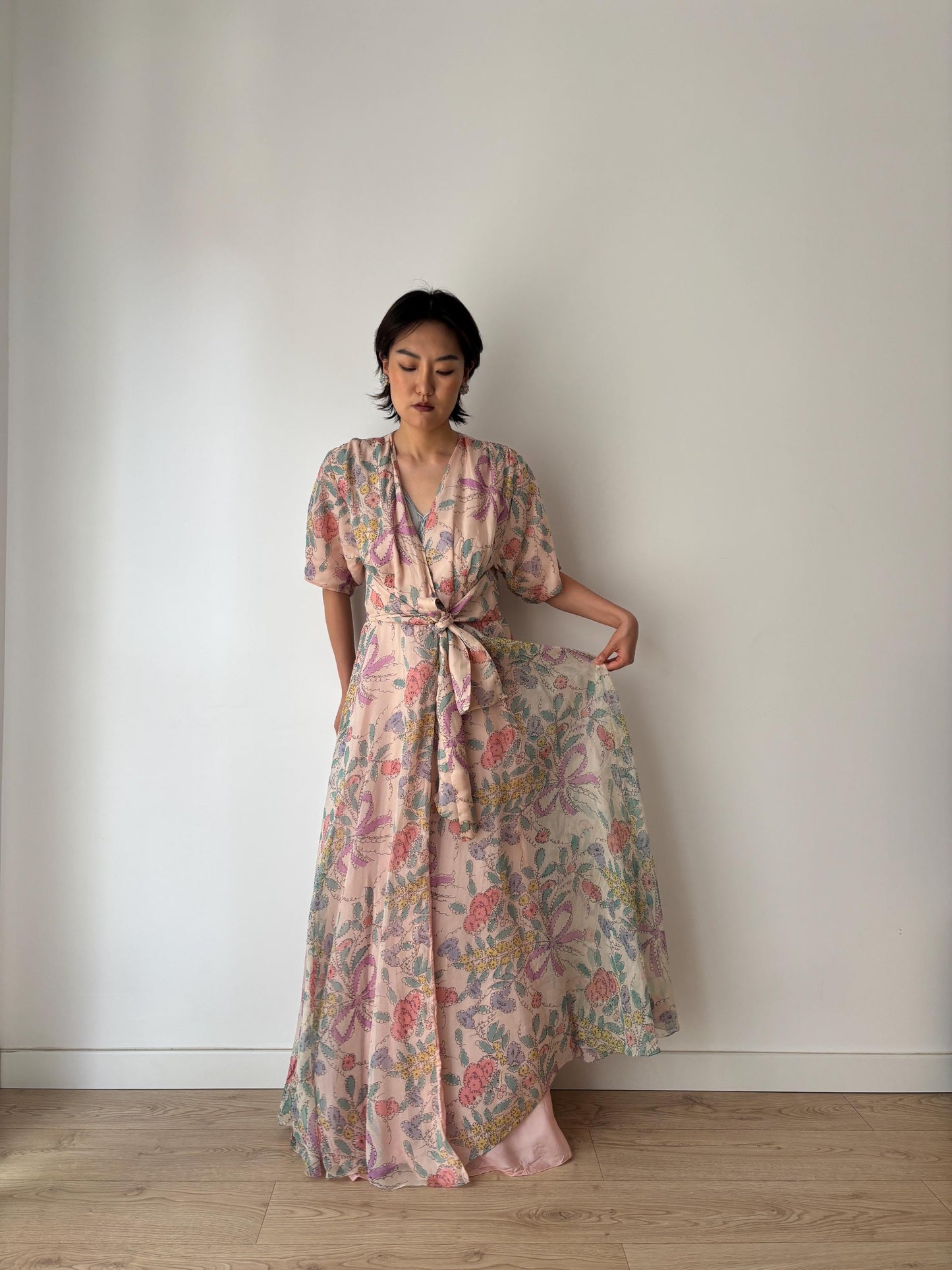 Rare 1920s 1930s Silk chiffon floral bow print dressing gown robe, Romantic shimmering pink silk Hollywood glam house coat