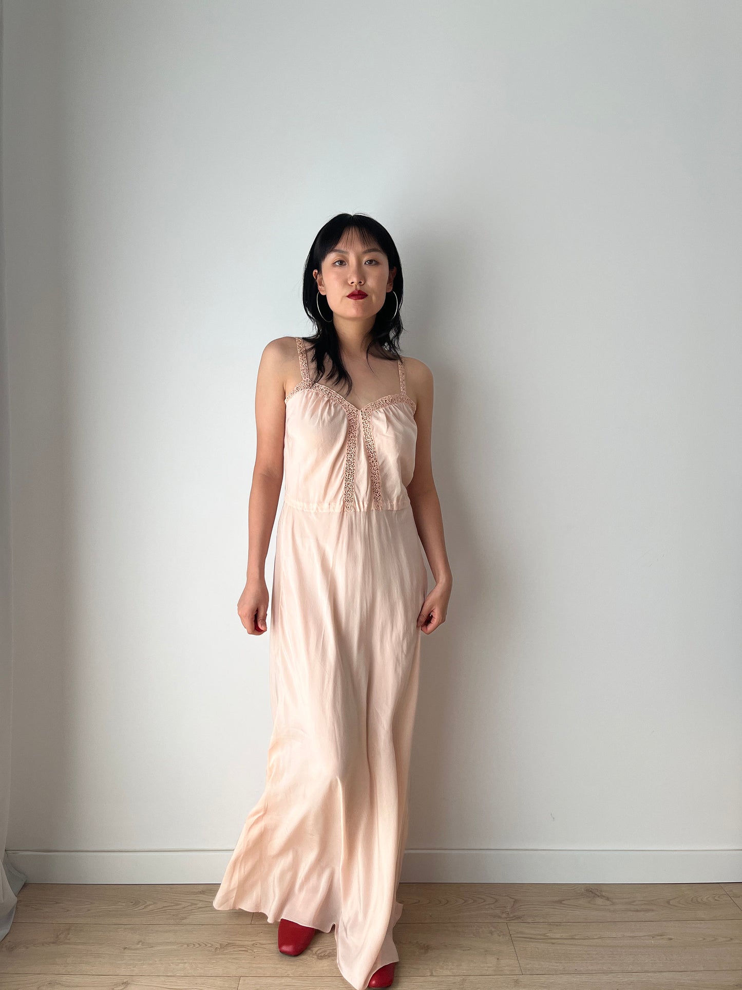 1940s Pale Pink Pure Silk Lace Crepe Bias Cut Blue Applique Embroidered Lingeriedress