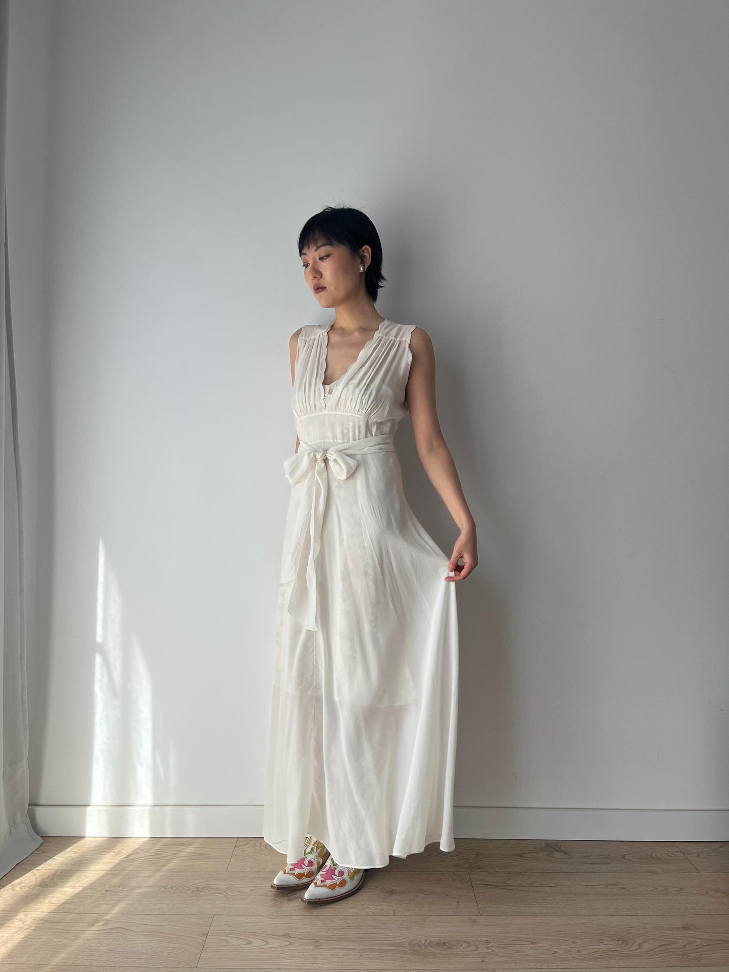 Chemise de nuit brodée en satin de soie, coupe biaisée, dentelle de mariée antique des années 1930