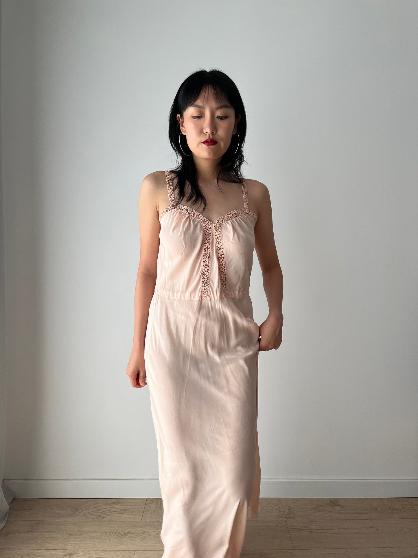 1940s Pale Pink Pure Silk Lace Crepe Bias Cut Blue Applique Embroidered Lingeriedress