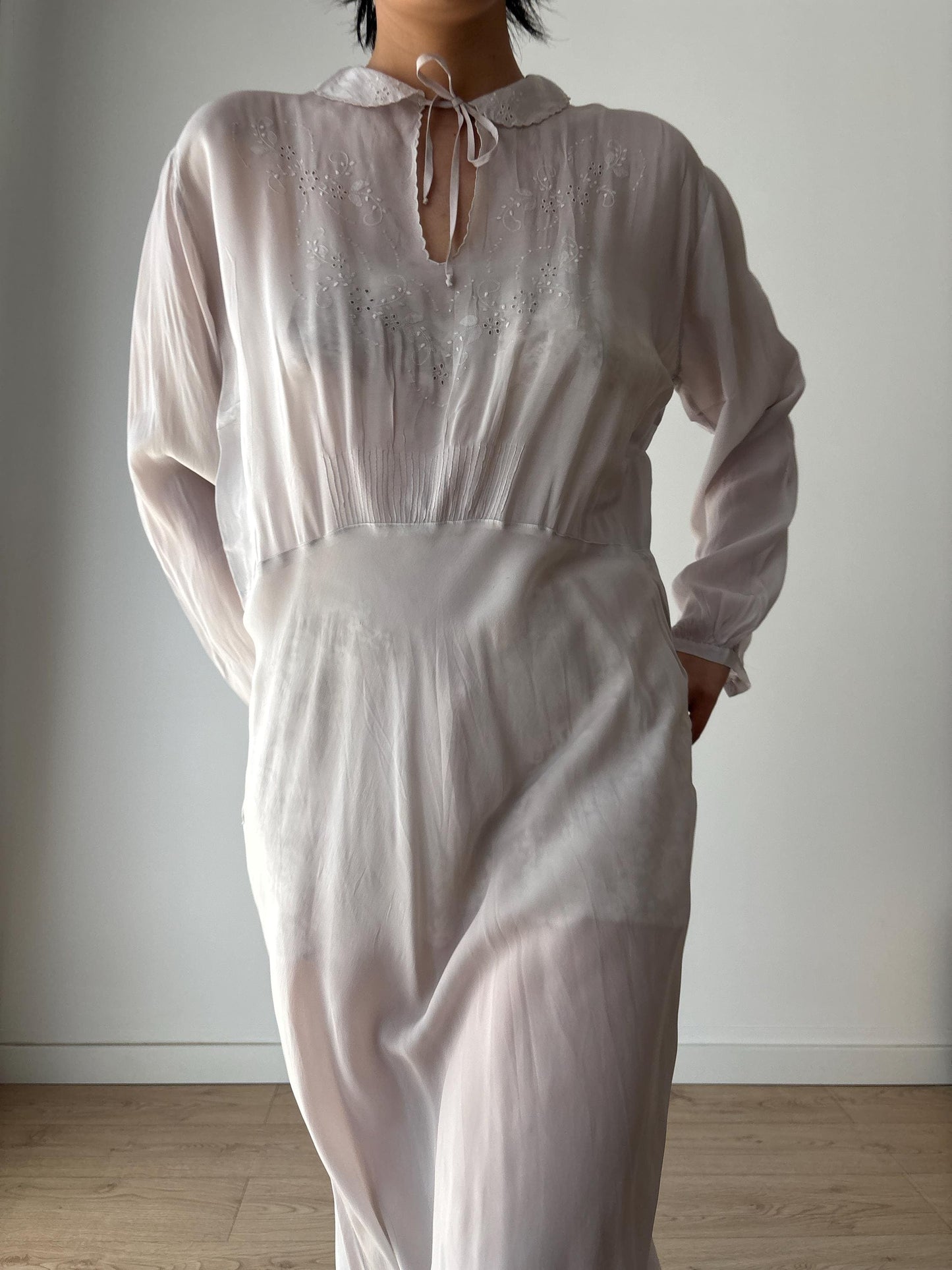 Antique 1930s bias cut liquid pure silk chiffon crepe romantic nightdress