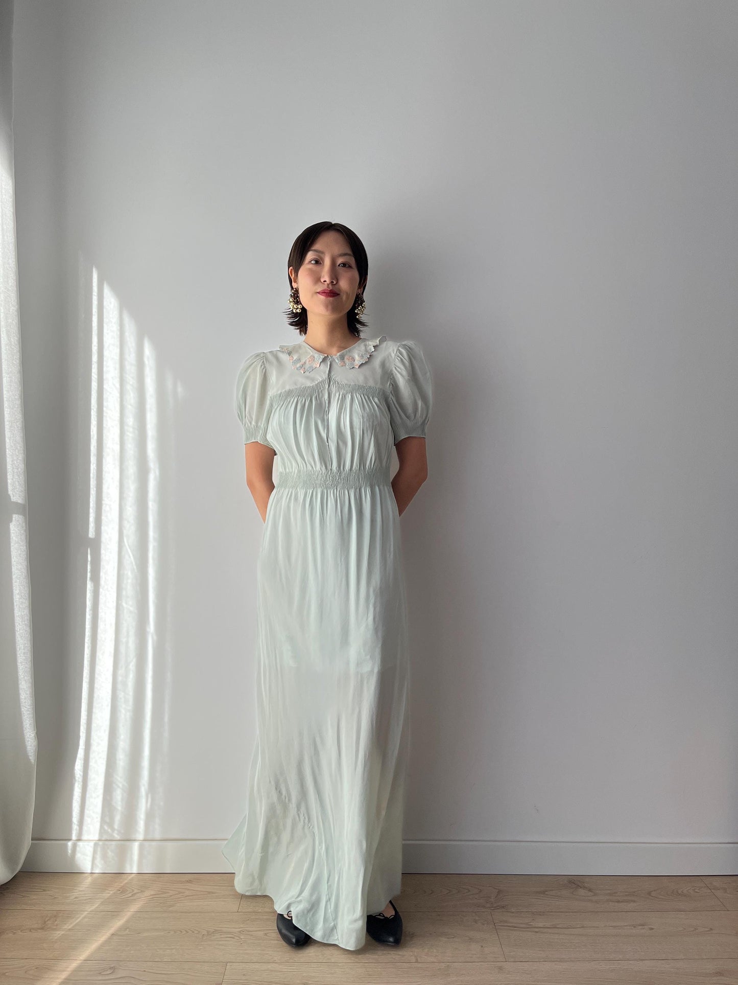 Chemise de nuit antique en mousseline de soie pure bleu liquide, coupe biais, années 1930