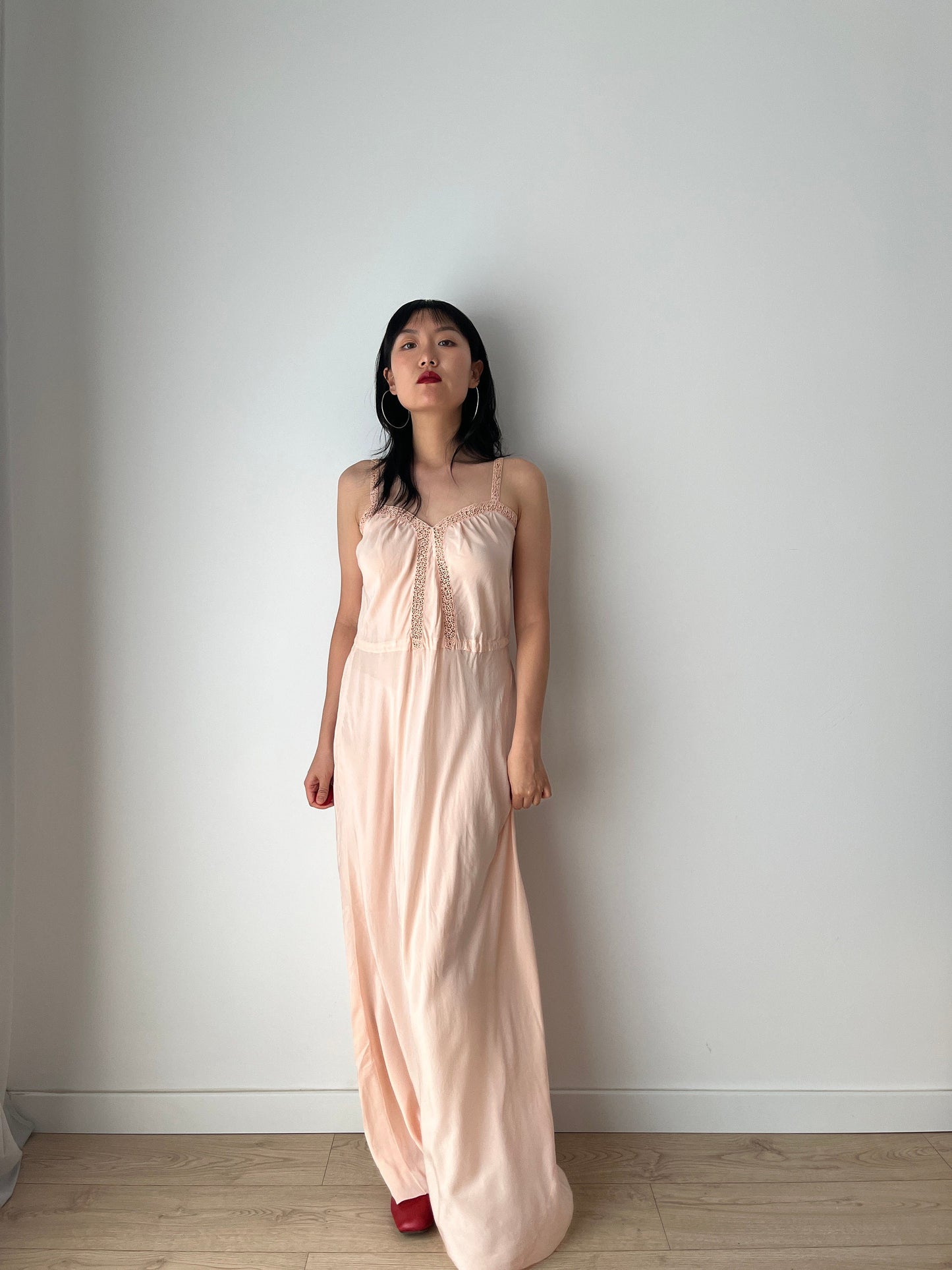 1940s Pale Pink Pure Silk Lace Crepe Bias Cut Blue Applique Embroidered Lingeriedress