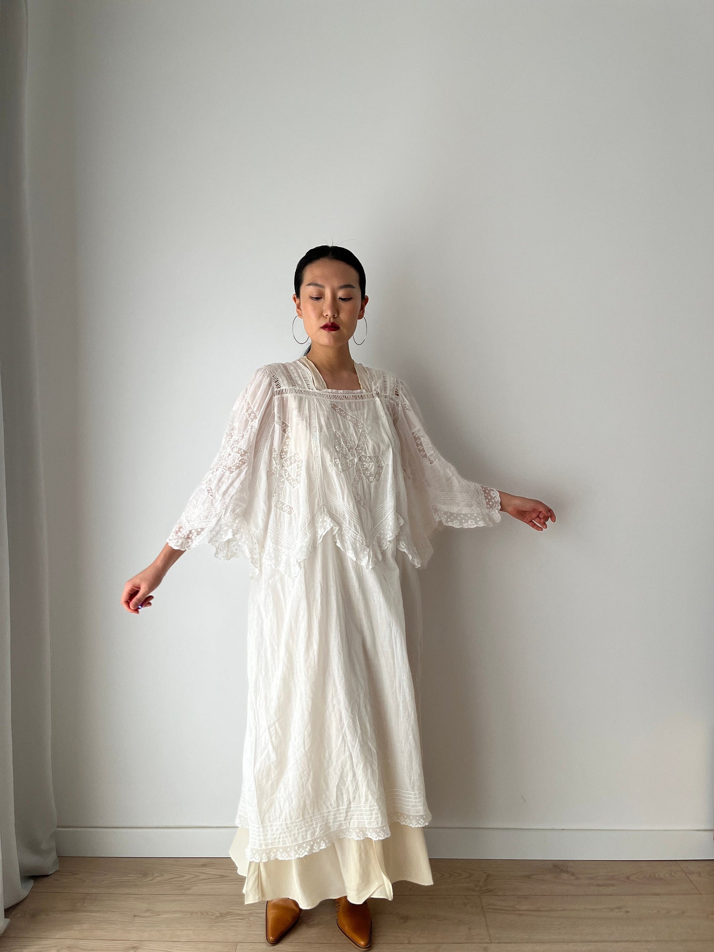 Antique 1800s Lace Renaissance Victorian Nightgown, Vintage French Parisian Maid Lace Floral Nightdress