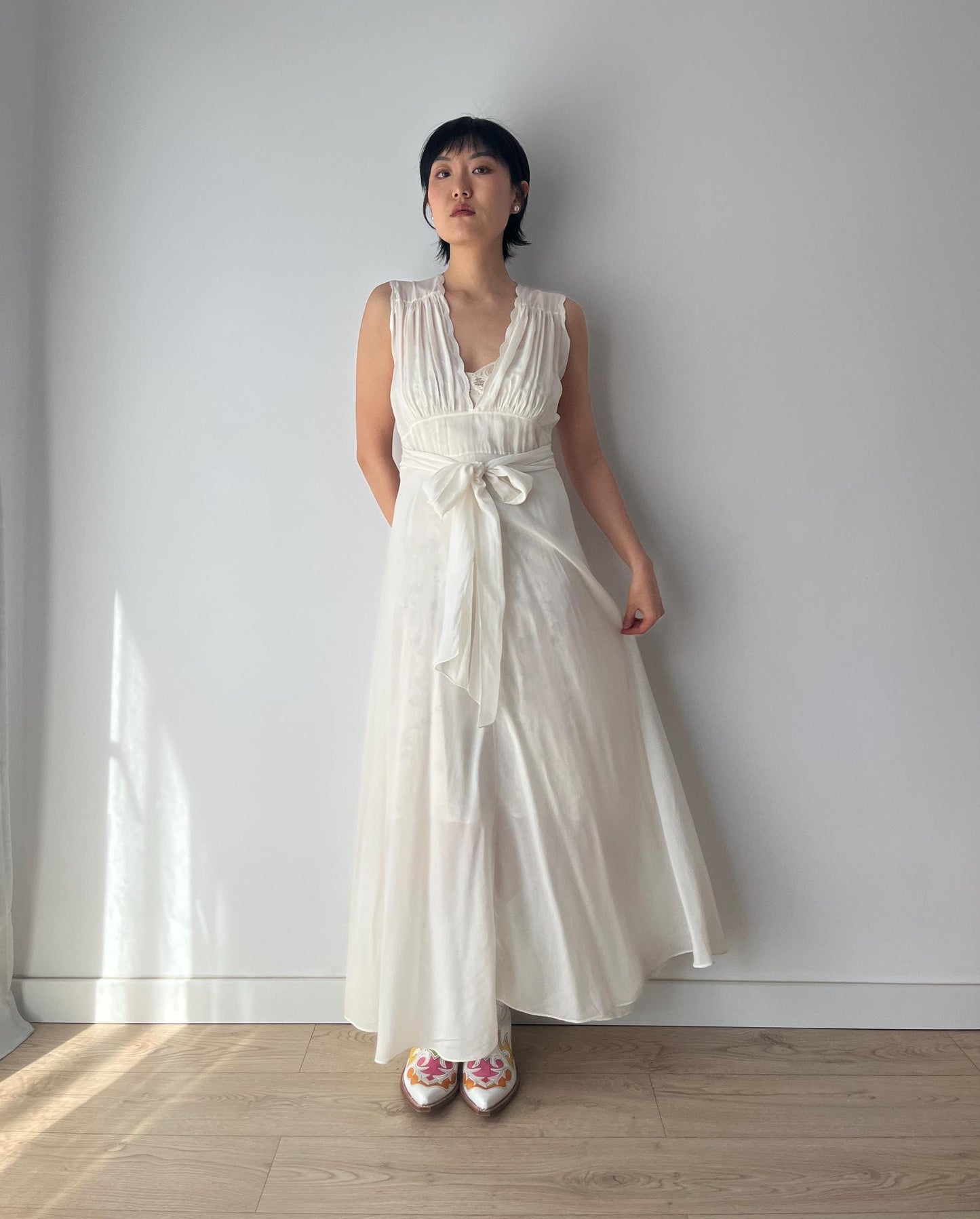 Chemise de nuit brodée en satin de soie, coupe biaisée, dentelle de mariée antique des années 1930