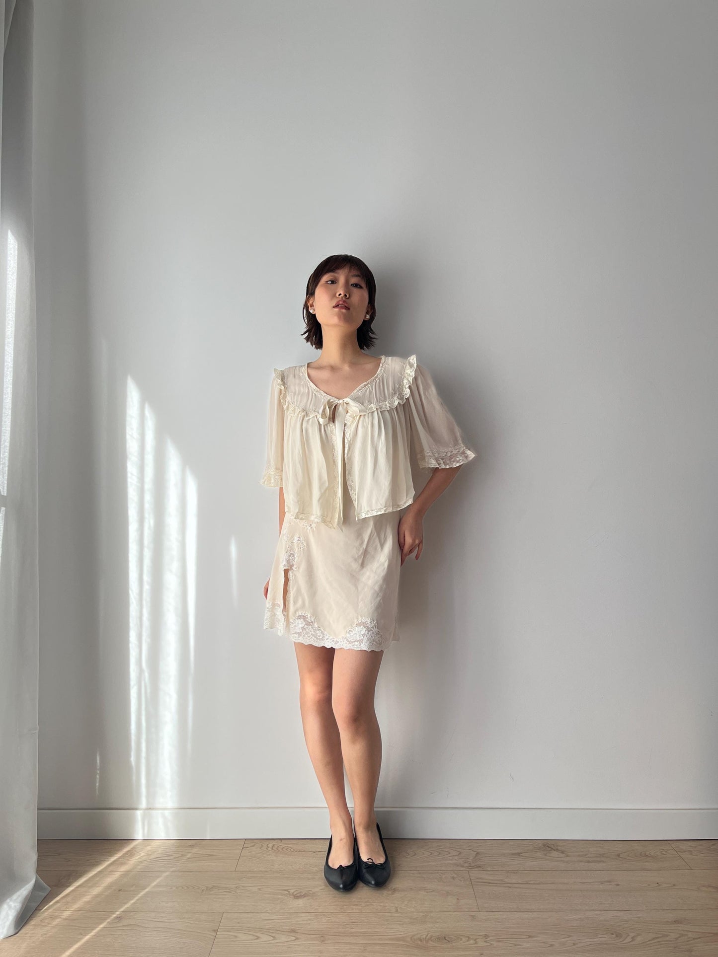 1940s 1930s white pure silk crepe antique heavy lace hand embroidered bed jacket