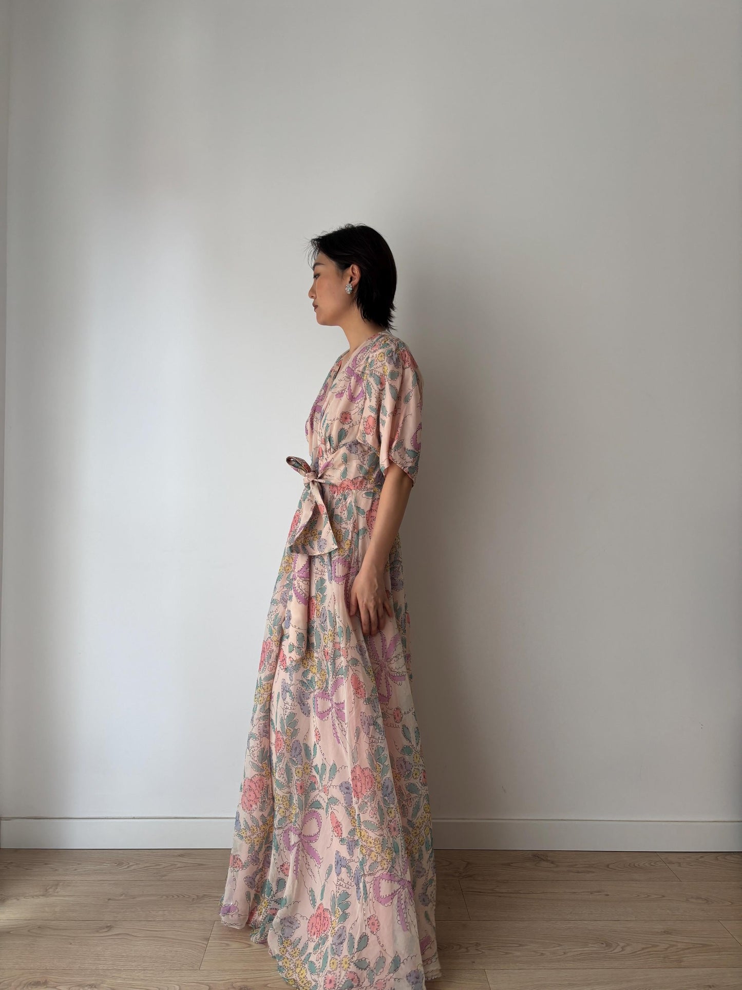 Rare 1920s 1930s Silk chiffon floral bow print dressing gown robe, Romantic shimmering pink silk Hollywood glam house coat