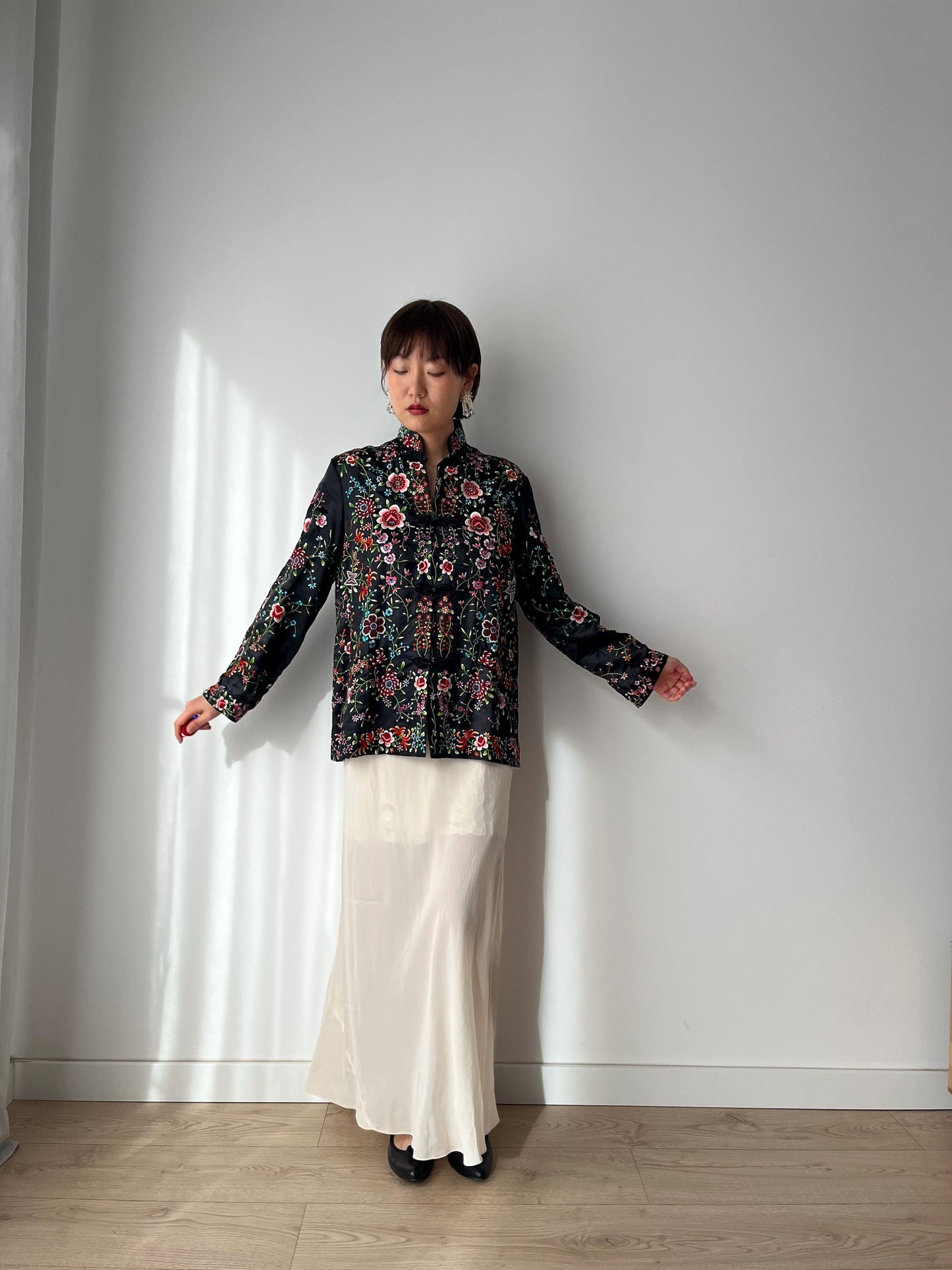 Vintage 1920s style 1950s Chinese Flower Hand Embroidered Kimono Cheongsam Jacket