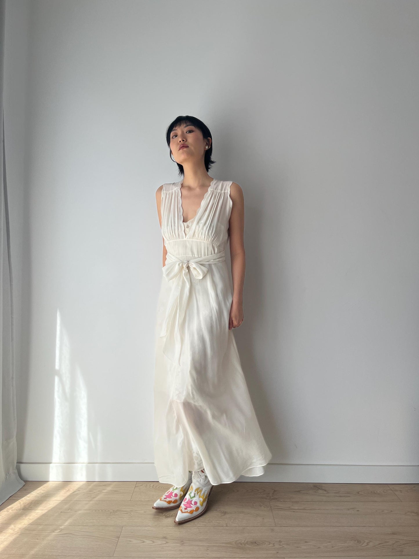 Chemise de nuit brodée en satin de soie, coupe biaisée, dentelle de mariée antique des années 1930