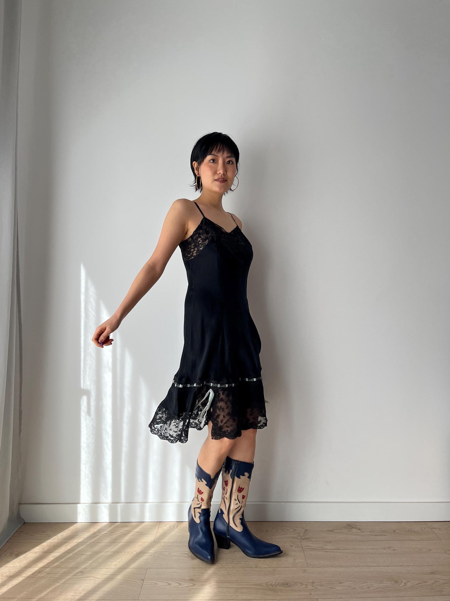 Antique romantic vintage 1930s 1940s black bow liquid satin pure silk lace art embroidered deco bridal slip