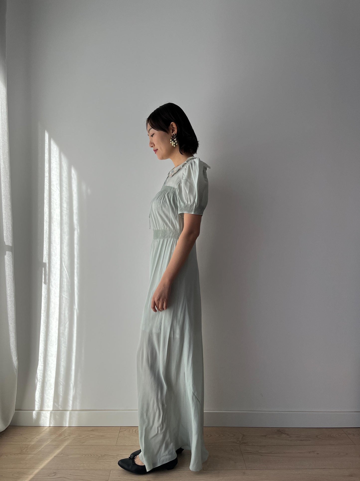 Chemise de nuit antique en mousseline de soie pure bleu liquide, coupe biais, années 1930