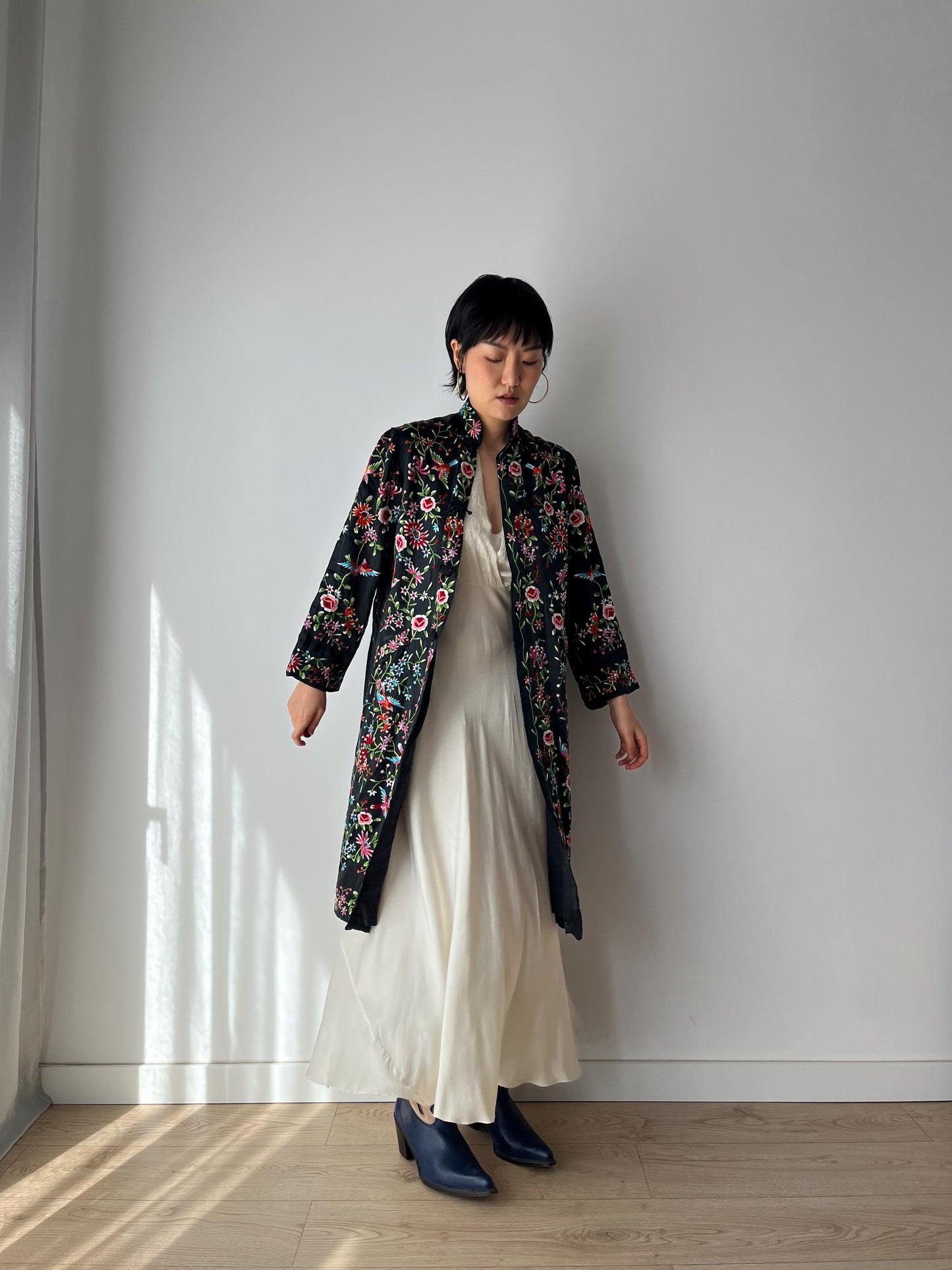 Vintage 1940s Chinese Silk Rayon Flower Hand Embroidered Cheongsam Pajama Jacket