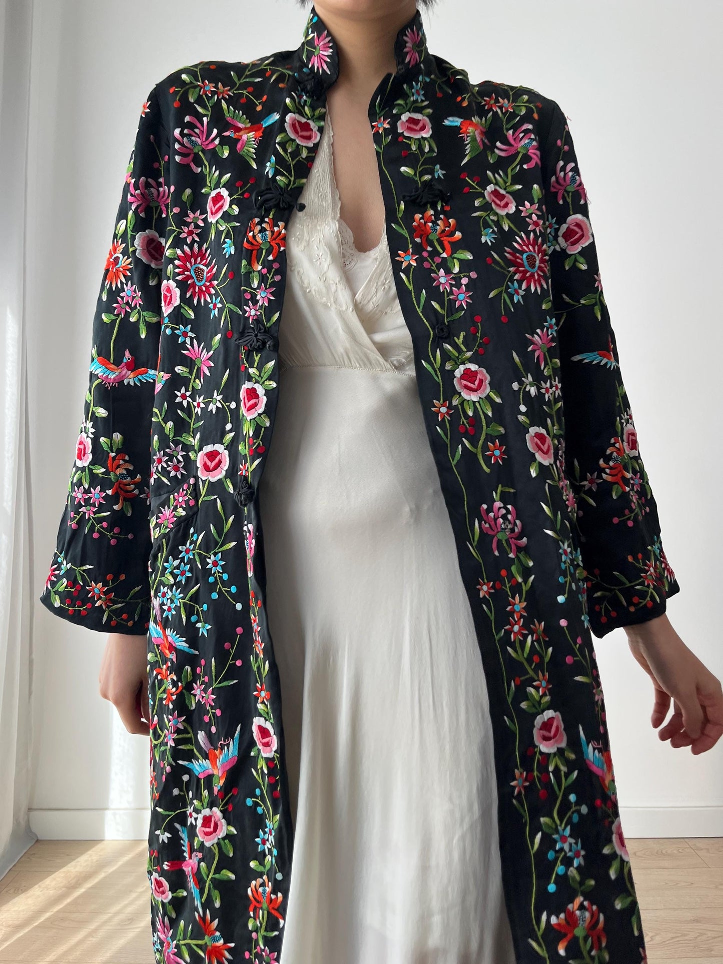 Vintage 1940s Chinese Silk Rayon Flower Hand Embroidered Cheongsam Pajama Jacket