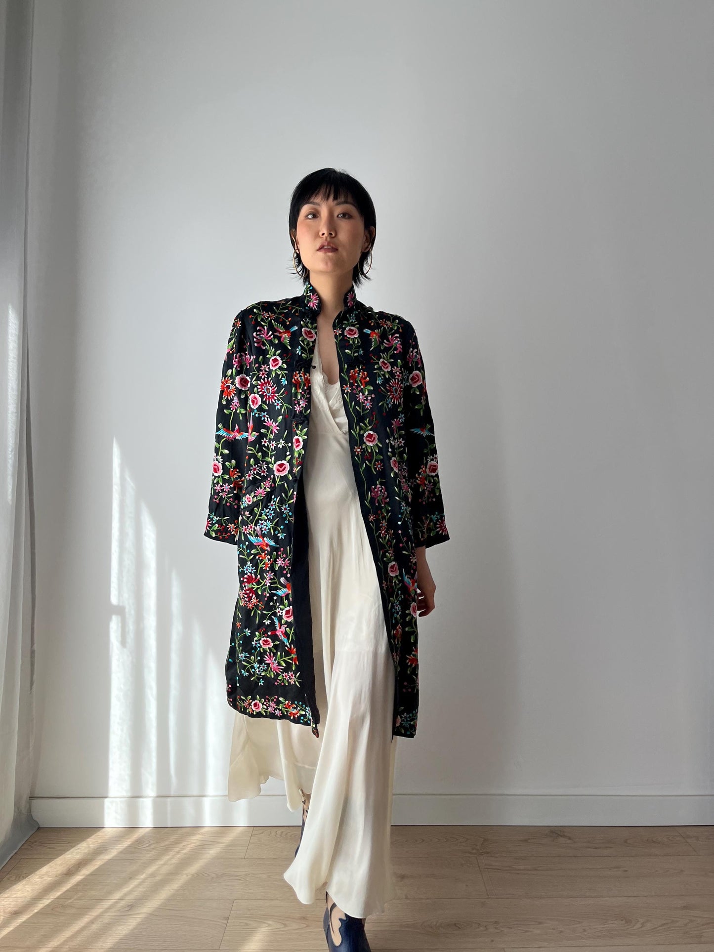 Vintage 1940s Chinese Silk Rayon Flower Hand Embroidered Cheongsam Pajama Jacket