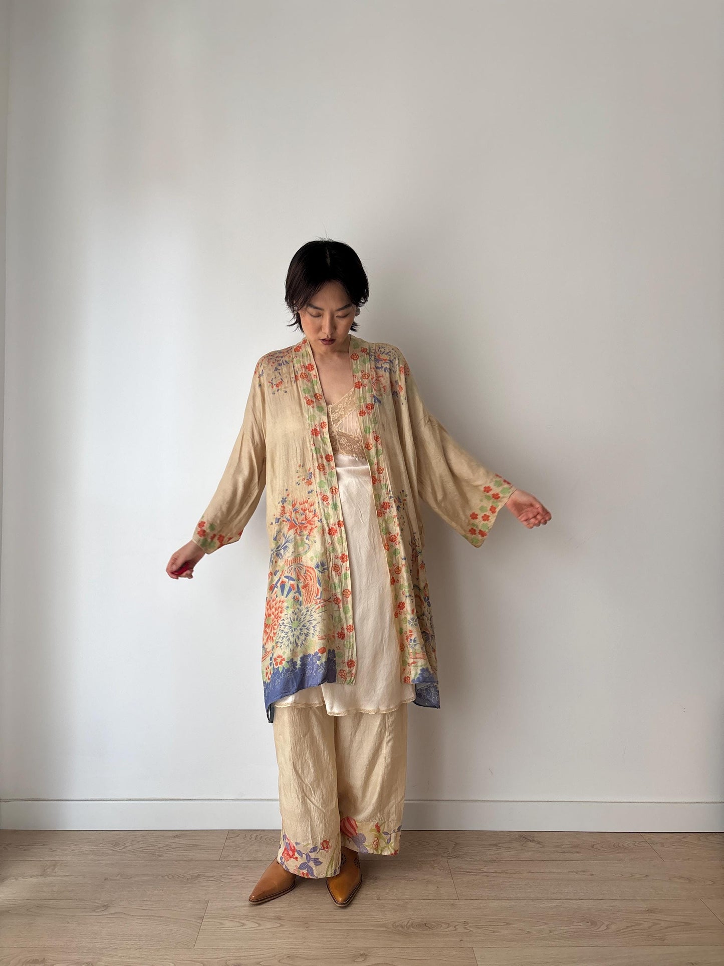 1920s 1930s Silk Pyjama Set Collectable Kimono Robe Kimono Jacket Pants Hand Painted Silk Wedding Vacation Jazz Age/Art Deco Flapper Robe